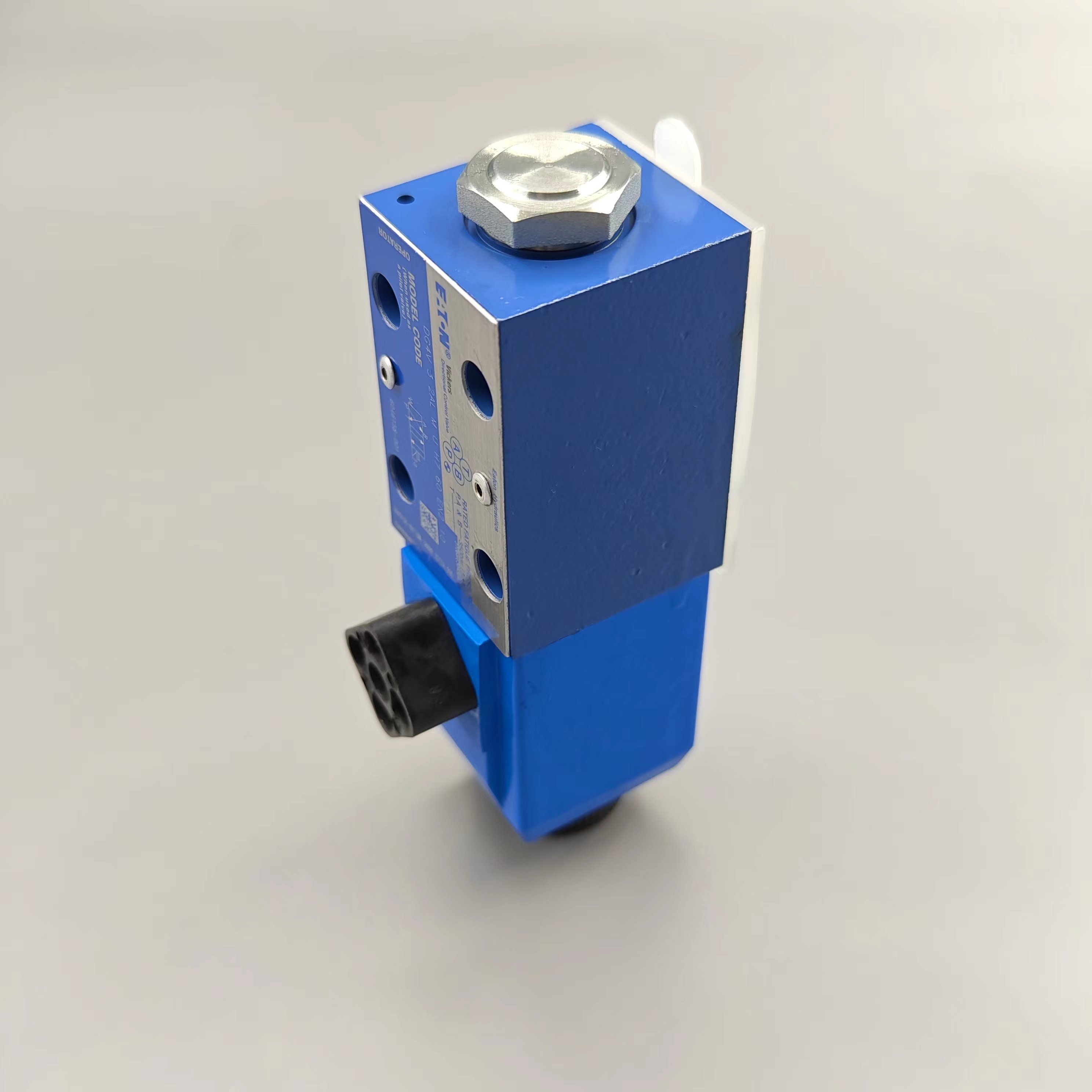 Original Hydraulics Distributor Eaton Vickers Cetop Valve DG4V-3-60 High Performance Solenoid Directional Valves In Stock