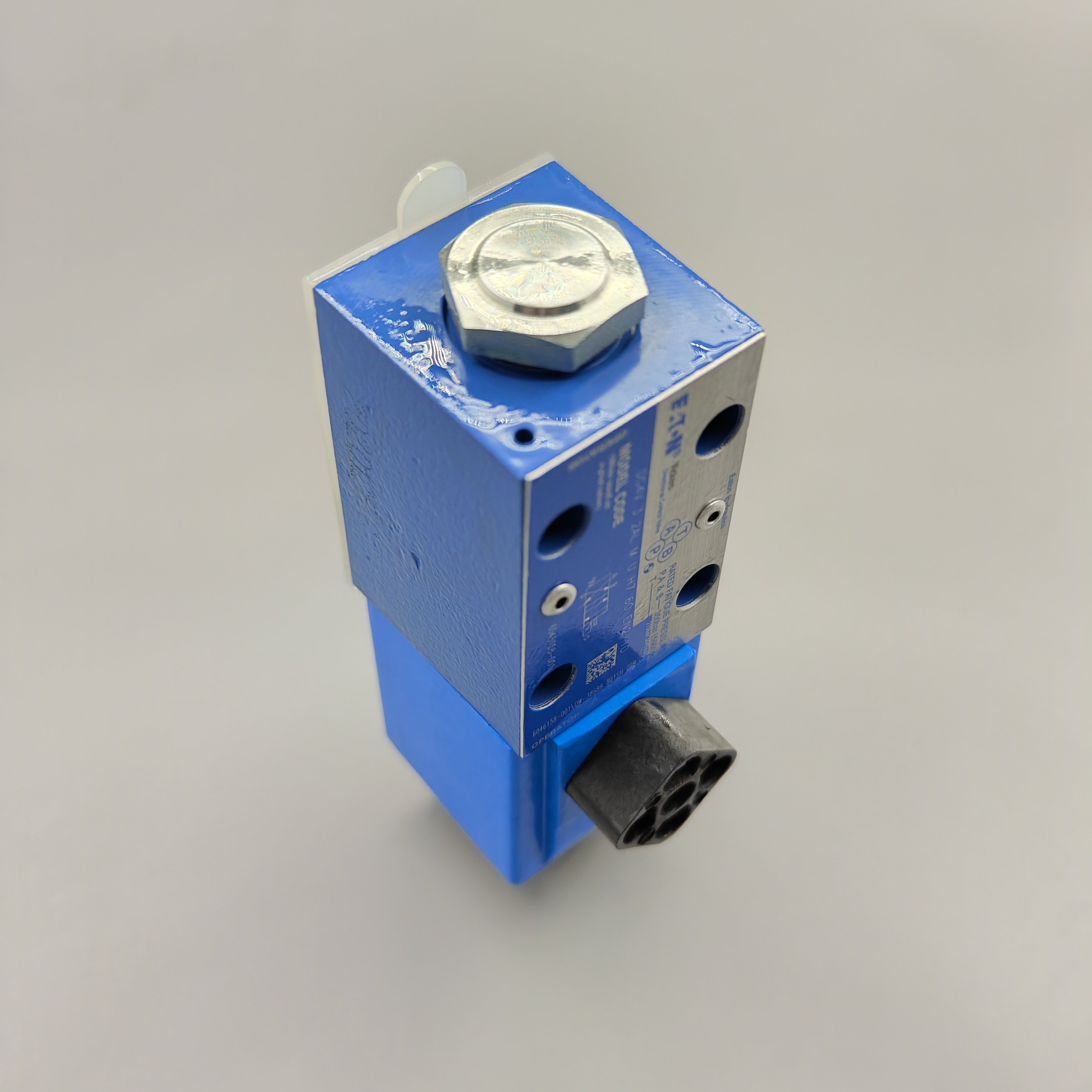 Original Hydraulics Distributor Eaton Vickers Cetop Valve DG4V-3-60 High Performance Solenoid Directional Valves In Stock