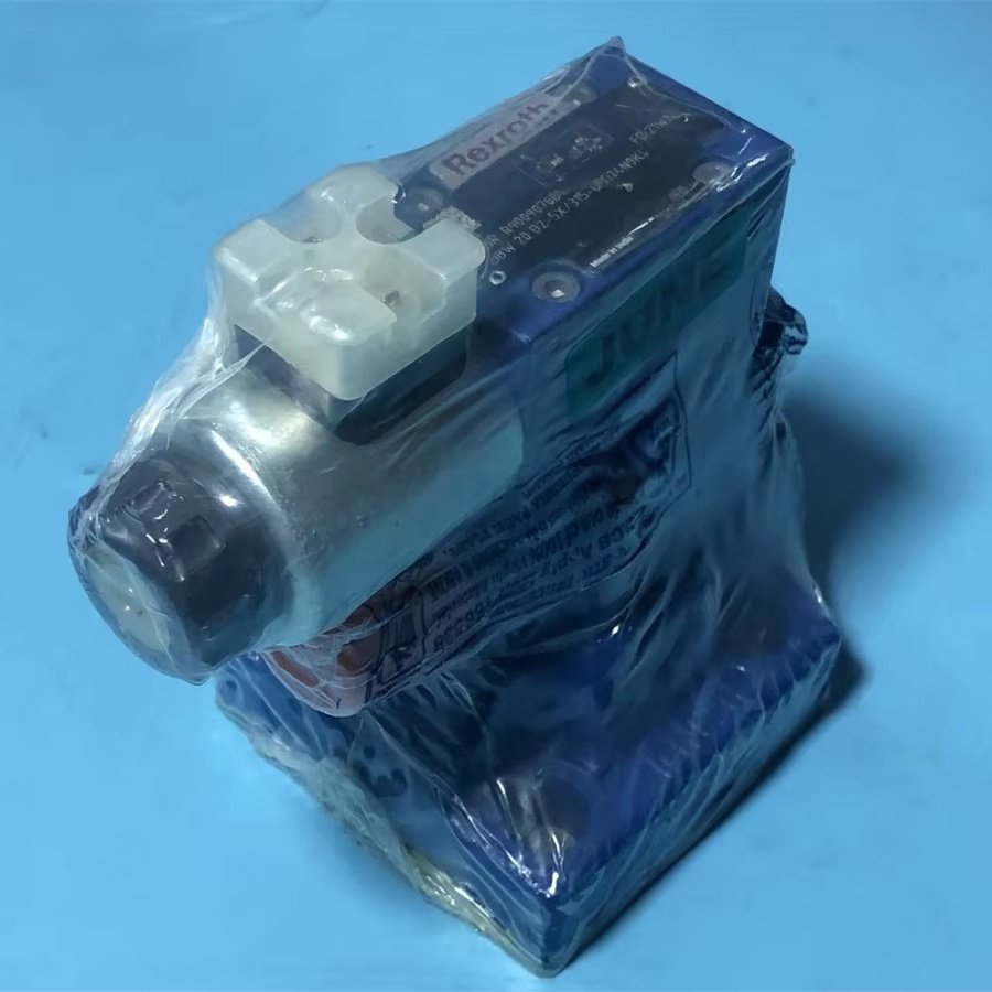 ORIGINAL BRAND NEW REXROTH R900618031 PROPORTIONAL DIRECTIONAL VALVE 4WRZE16W8-150-7X/6EG24N9K31/A1D3M in stock