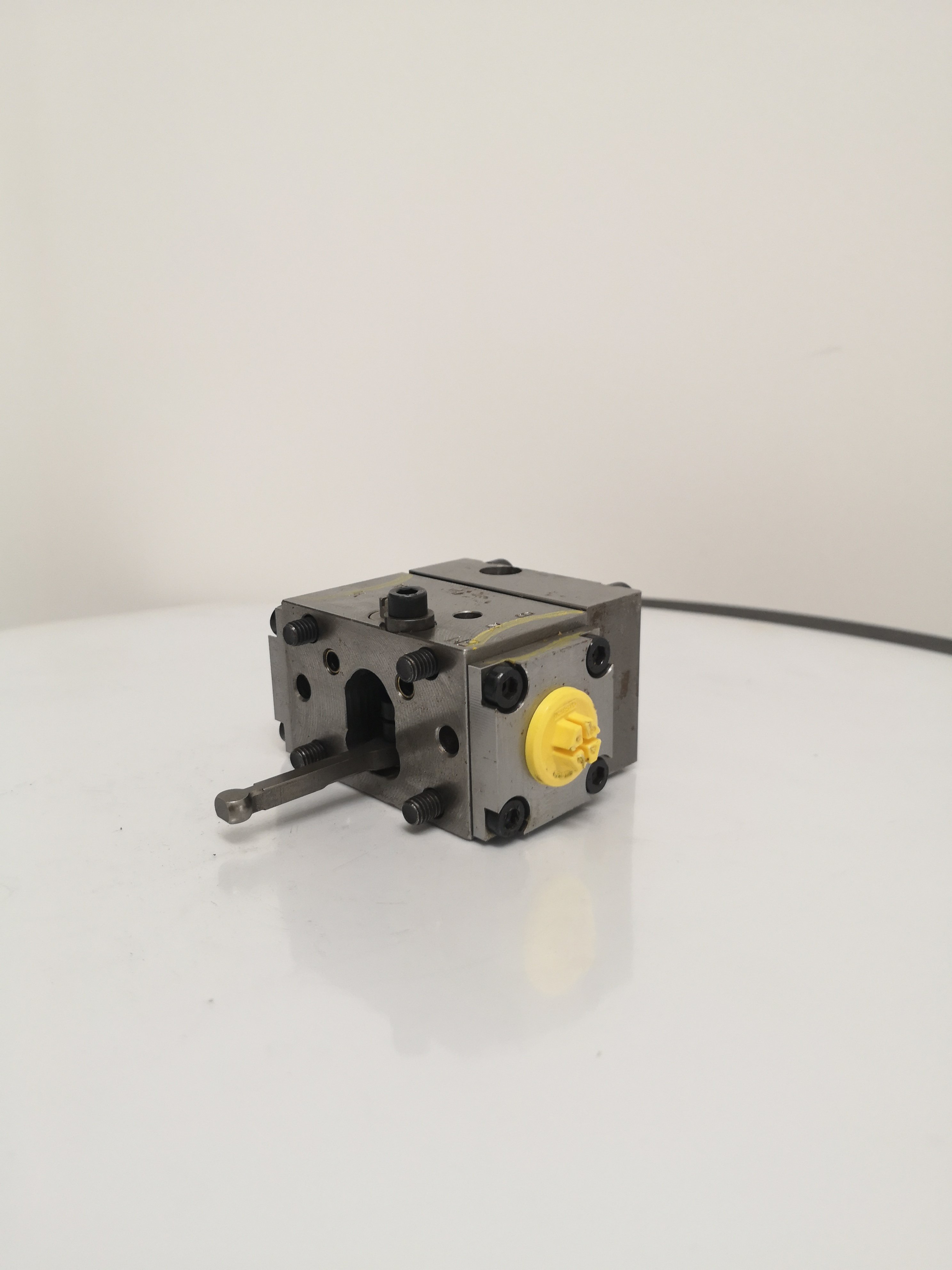 Hydraulic engineers a10vso flow aluminum cast ductile iron steel hydraulic valves hydraulic manifold blocks A4VG28 HD1 HD3