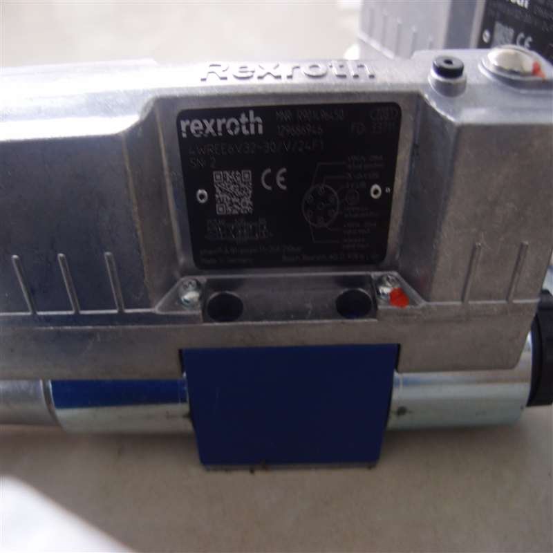 Original Rexroth hydraulic valve 4WREE6V32-30/V/24F1 proportional direction valve