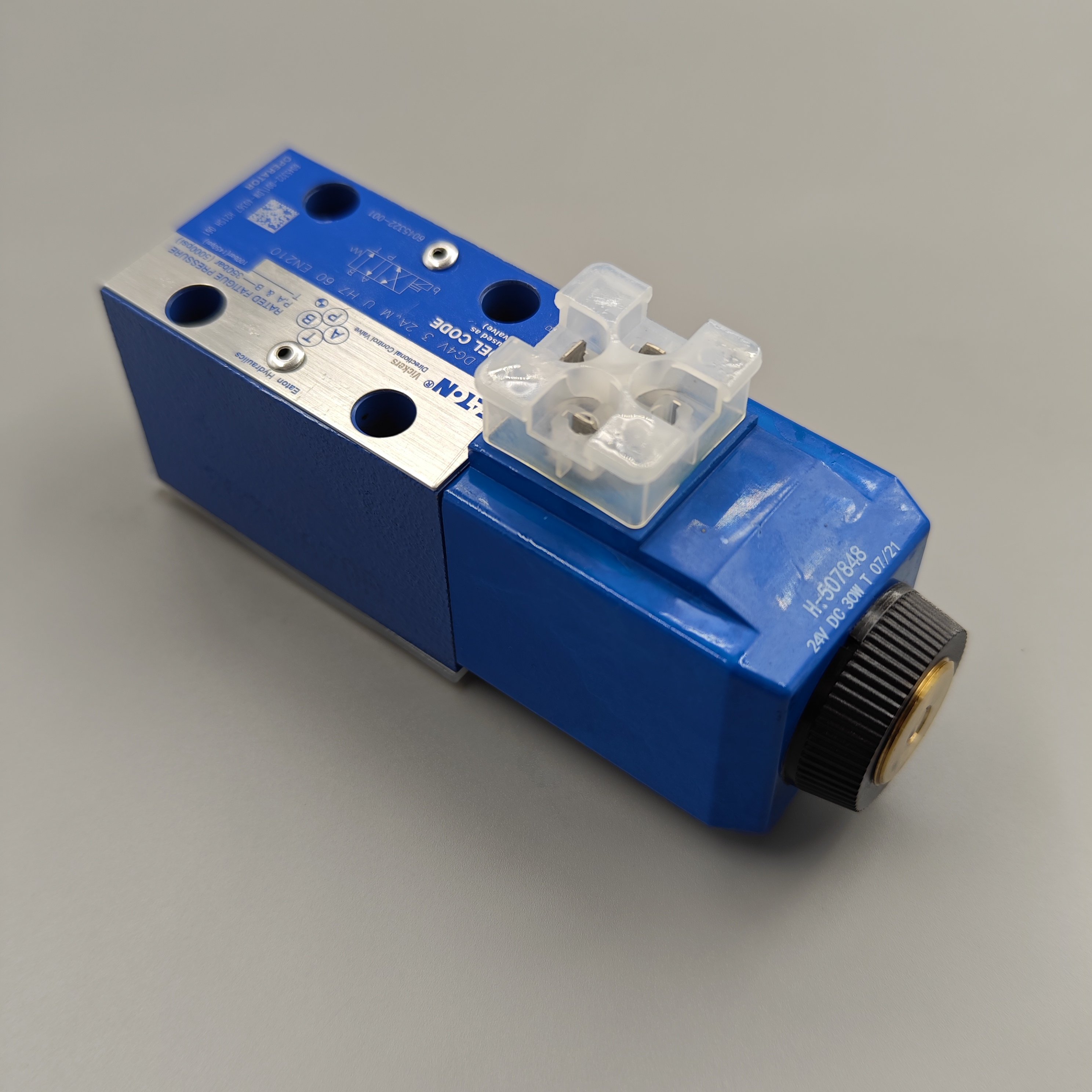 Directly Selling Eaton Original DG4V-3-2A-M-U-H7-60 Directional Control Valve Hydraulic Solenoid Valve