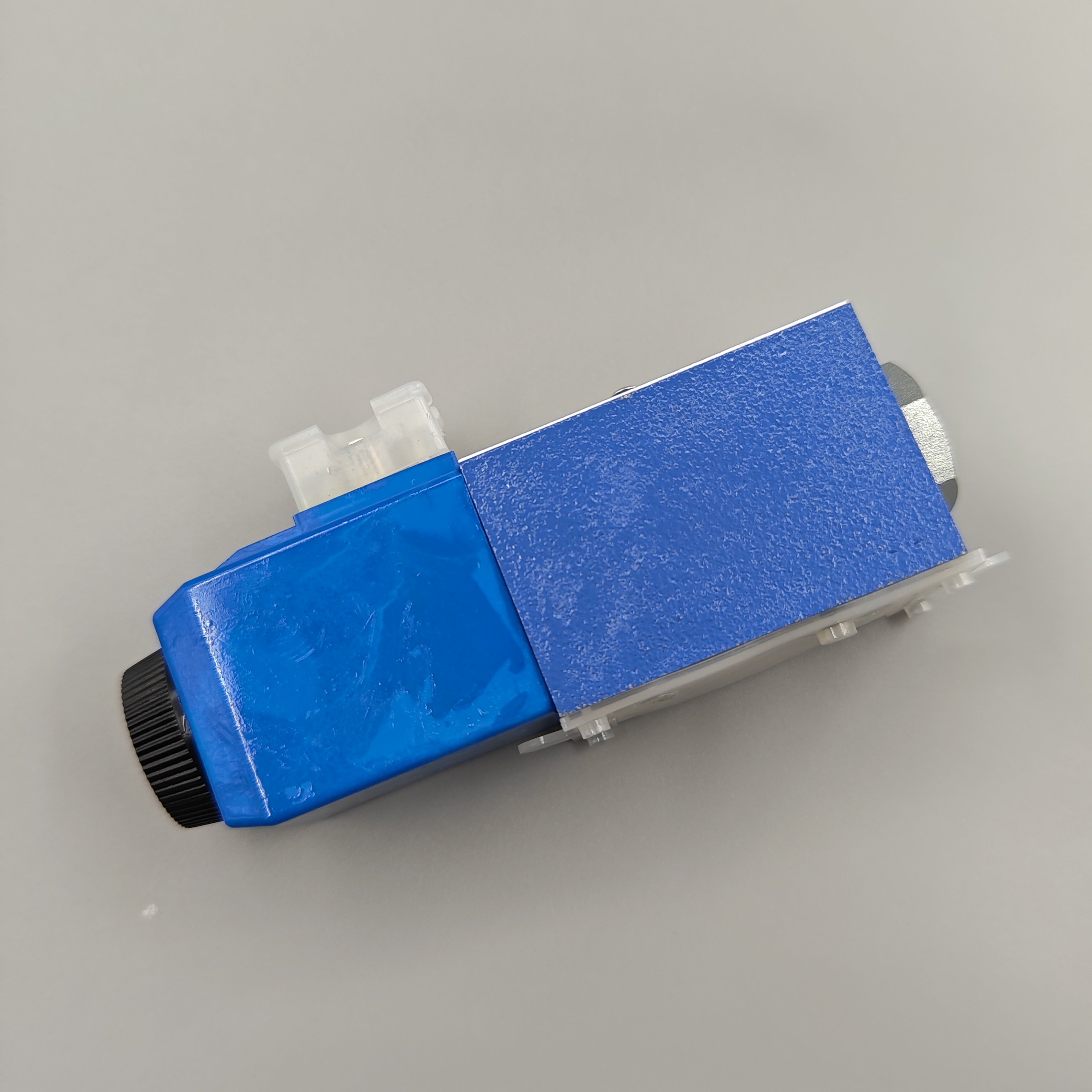 Directly Selling Eaton Original DG4V-3-2A-M-U-H7-60 Directional Control Valve Hydraulic Solenoid Valve