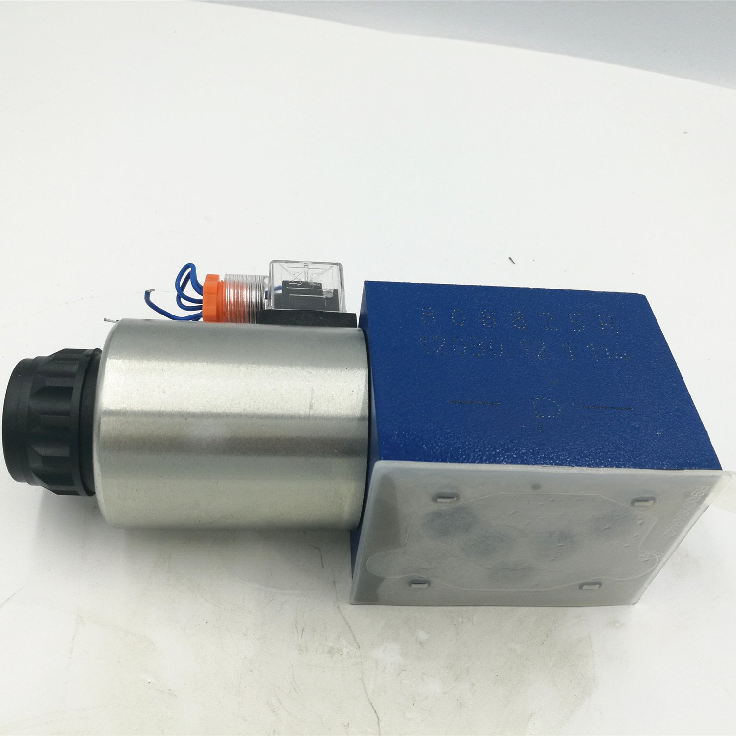 ZHENYUAN Solenoid Valve 4WE R901278760 4WE10D50/EG24N9K4/M Directional Valve Hydraulic Valve