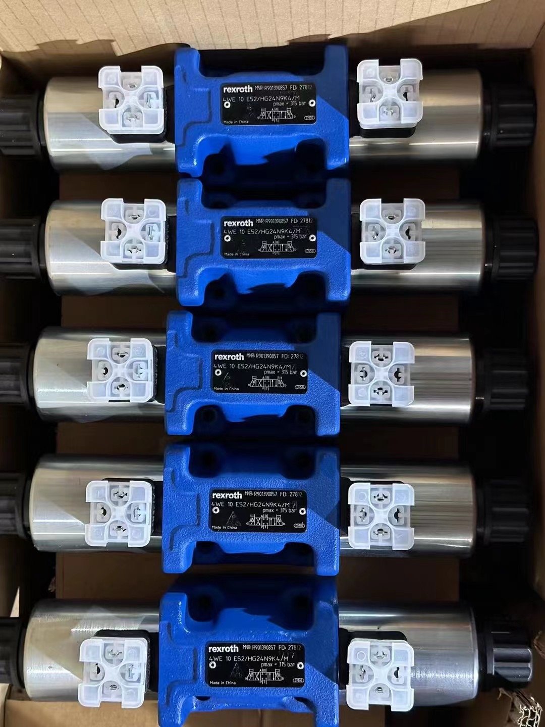 Original TW Yuken agent Hydraulic fluid DSG03 Wet Solenoid operated control valves CETOP5 NG10 directional valves controller