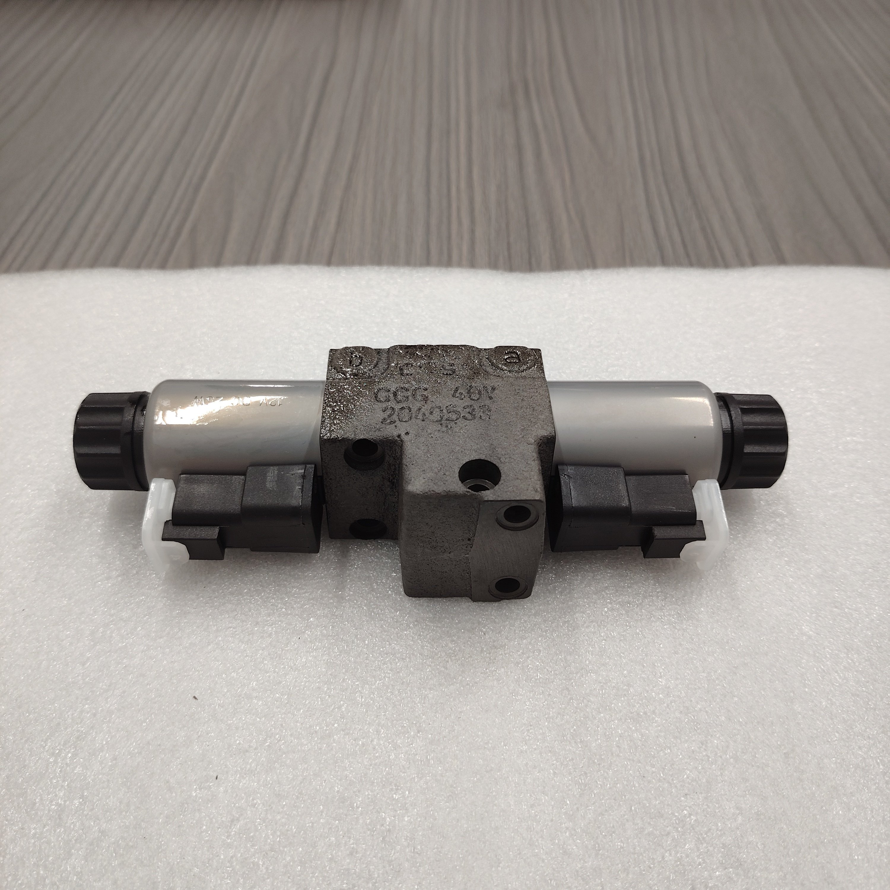 A4VG180 Hydraulic Pump Control Valve Group 2040533 204-0533 212D-2 Part Number 05817801 Solenoid Valve DS5-S2/12N-SD24K1