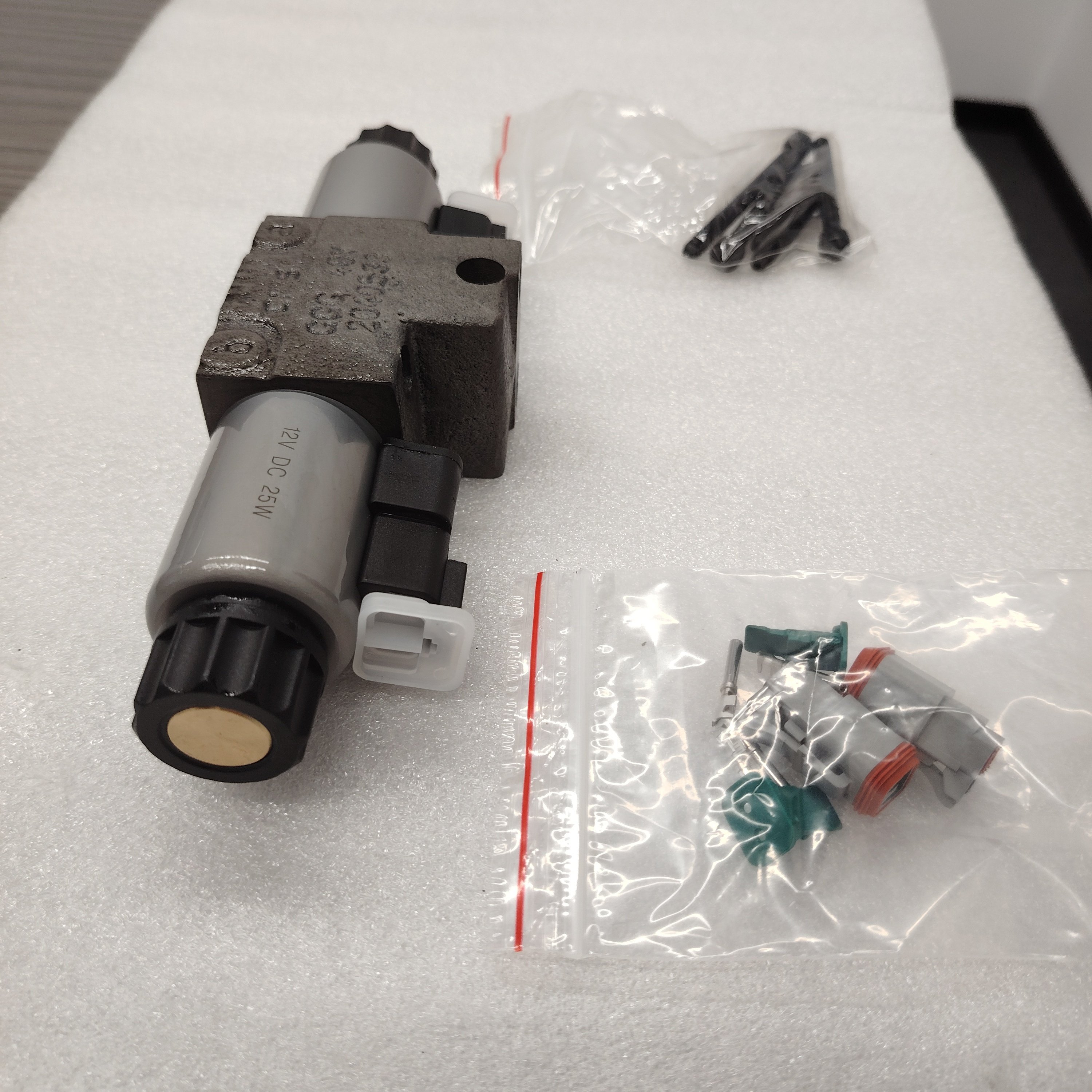 A4VG180 Hydraulic Pump Control Valve Group 2040533 204-0533 212D-2 Part Number 05817801 Solenoid Valve DS5-S2/12N-SD24K1