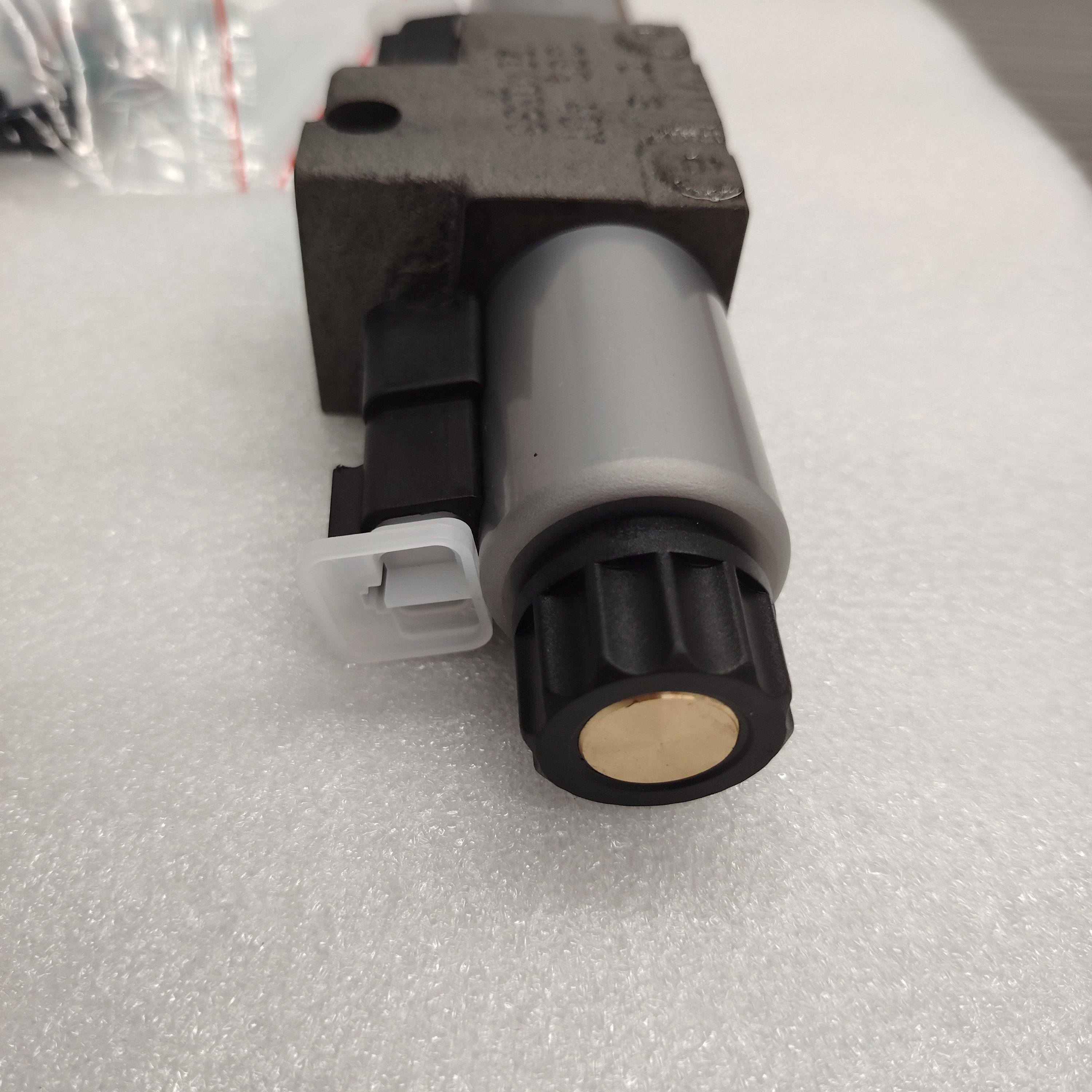 A4VG180 Hydraulic Pump Control Valve Group 2040533 204-0533 212D-2 Part Number 05817801 Solenoid Valve DS5-S2/12N-SD24K1