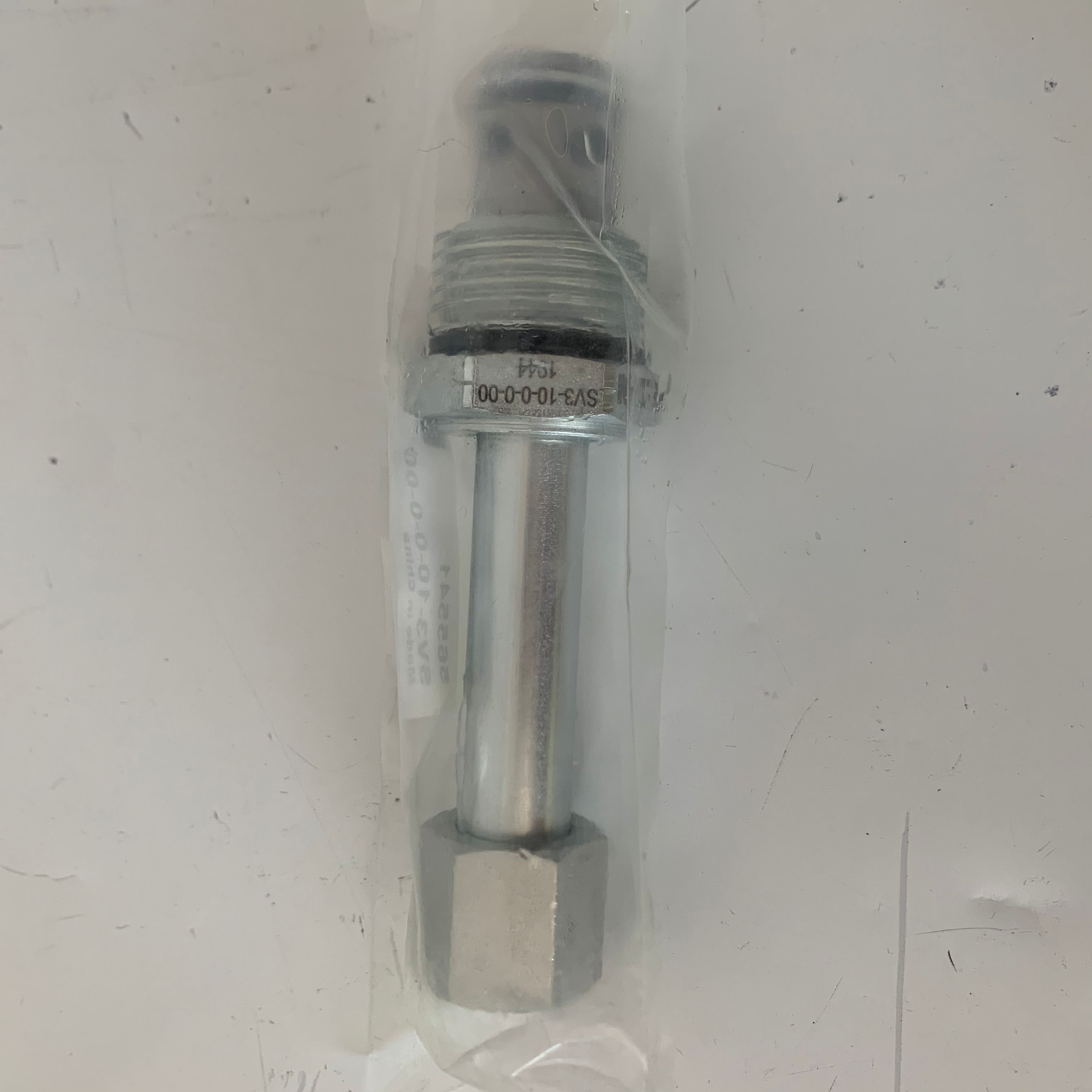 SV3-10-0-0-00 565541 SV3-10-0 SV3100000 SV3-10 SV3-10-0-0 02-200855 SV3-10-0-0-24DG original cartridge valve EATON VICKERS