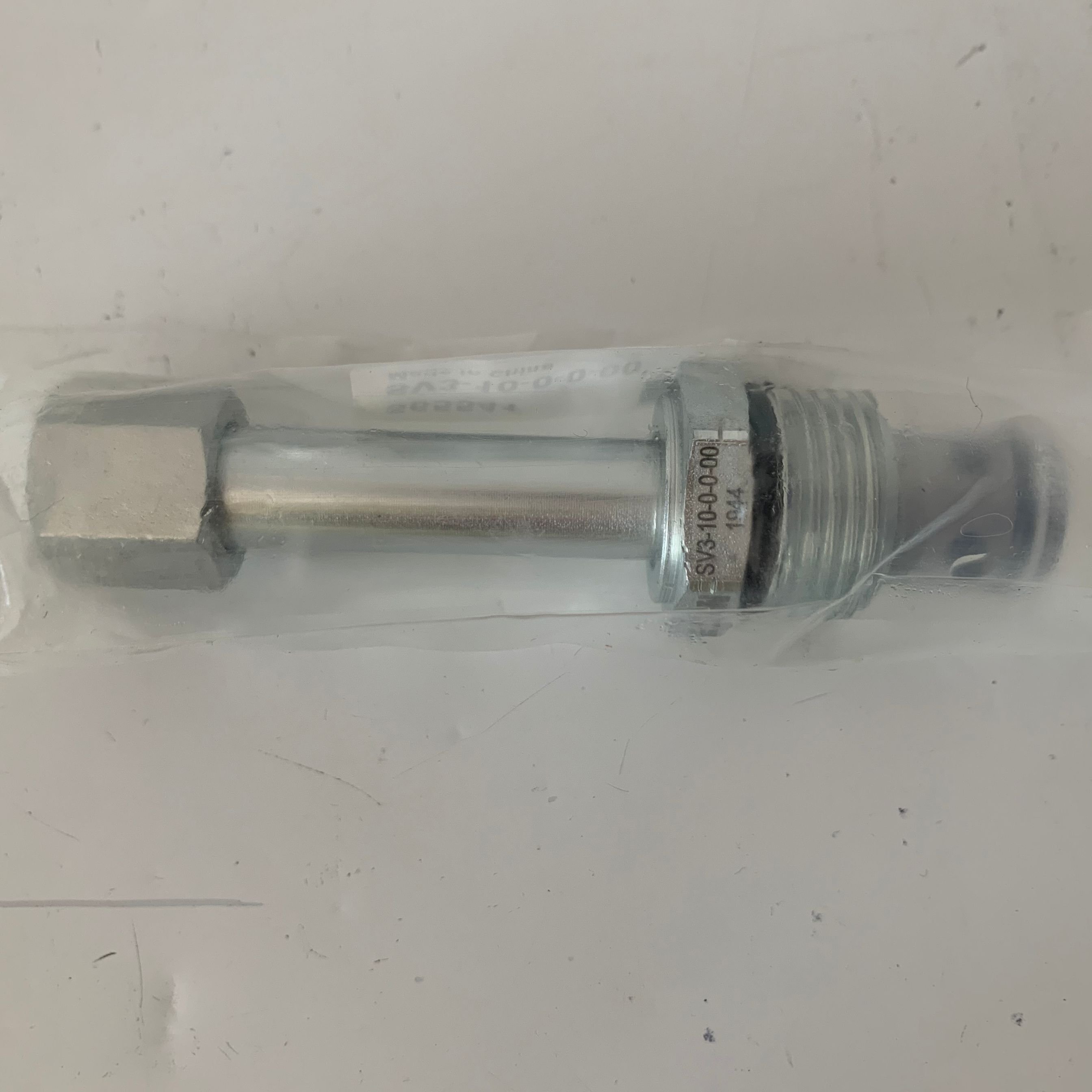 SV3-10-0-0-00 565541 SV3-10-0 SV3100000 SV3-10 SV3-10-0-0 02-200855 SV3-10-0-0-24DG original cartridge valve EATON VICKERS