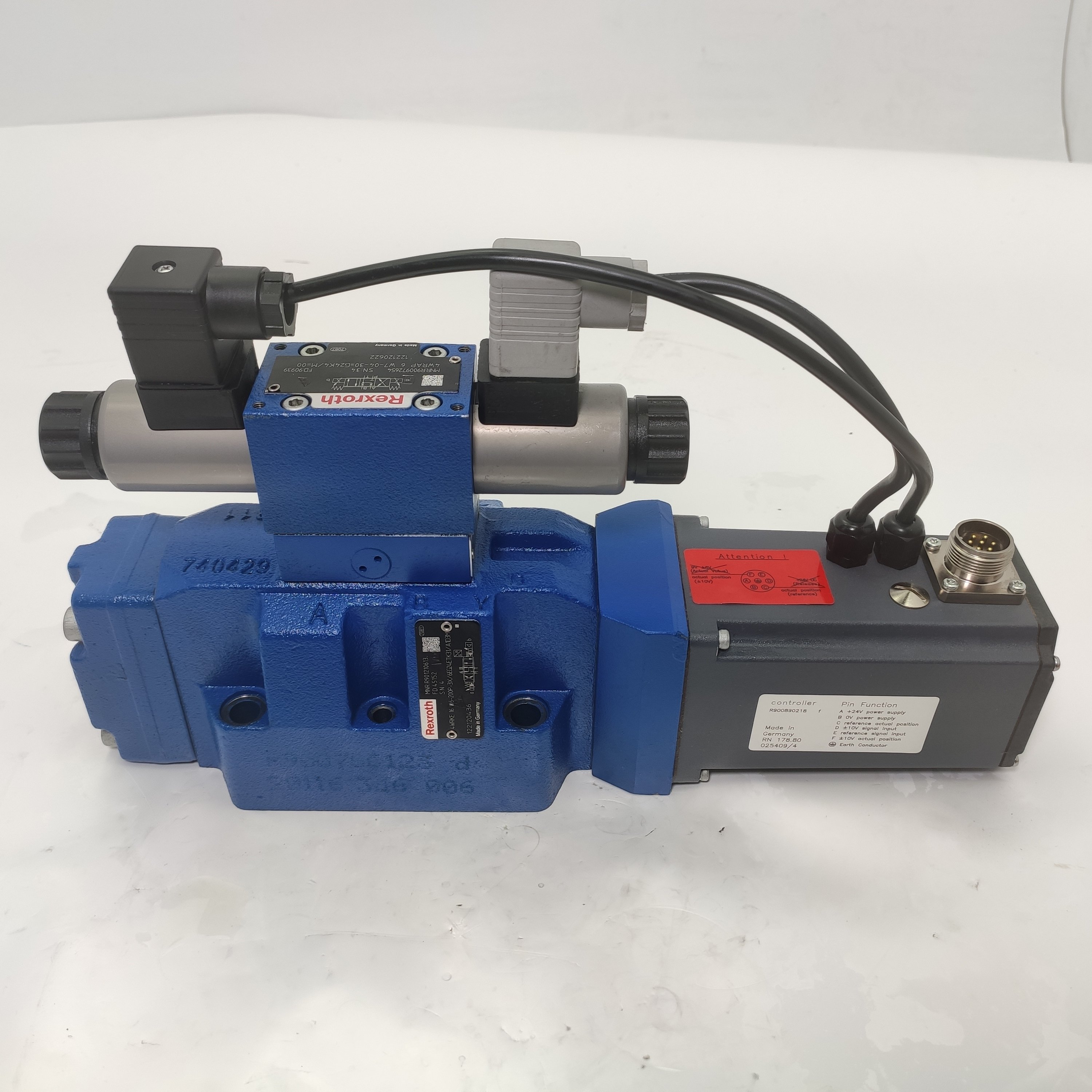 Hydraulic proportional valve 4WRTE 4WRPE 4WRKE series R901049771 4WRKE25W8-350L-3X/6EG24TK31/A1D3M hydraulic valve