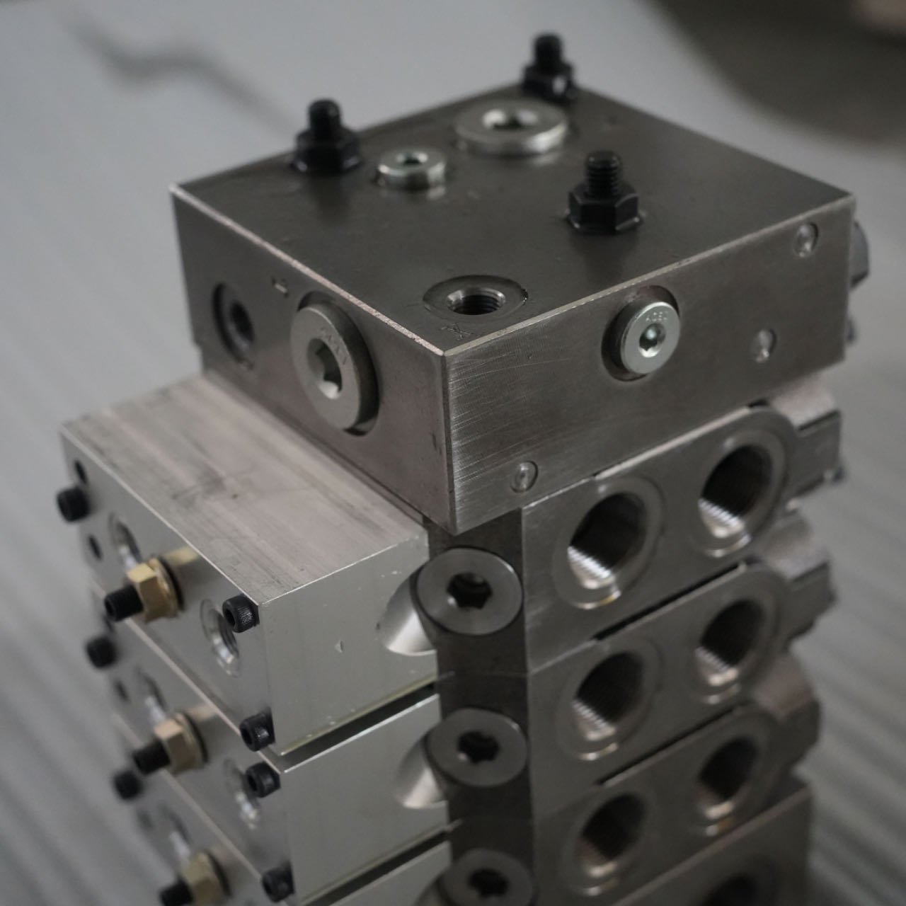 M4 Excavator Manual Multi-way Proportional & Flow Control Hydraulic Directional Valve