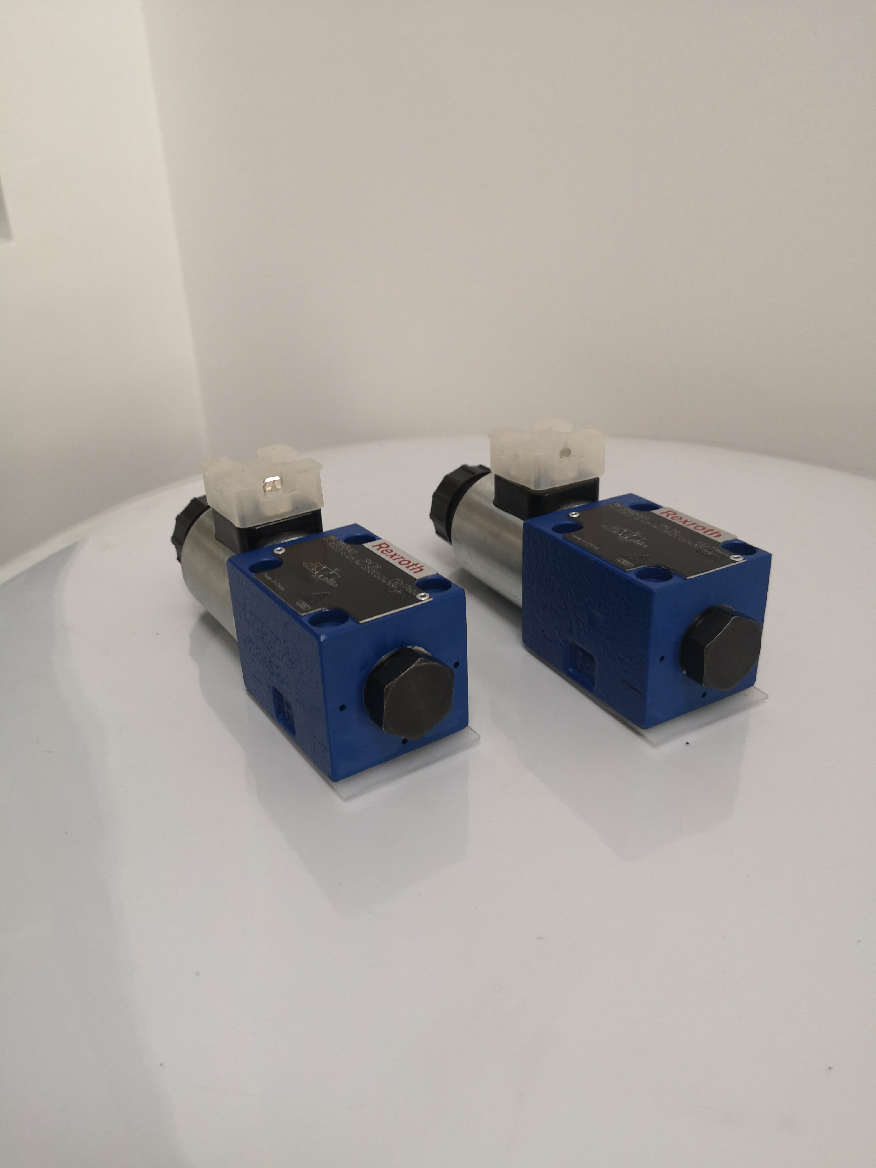 Solenoid valve hydraulic M-3SED6UK Hydraulic valve Hydraulic parts Metal parts