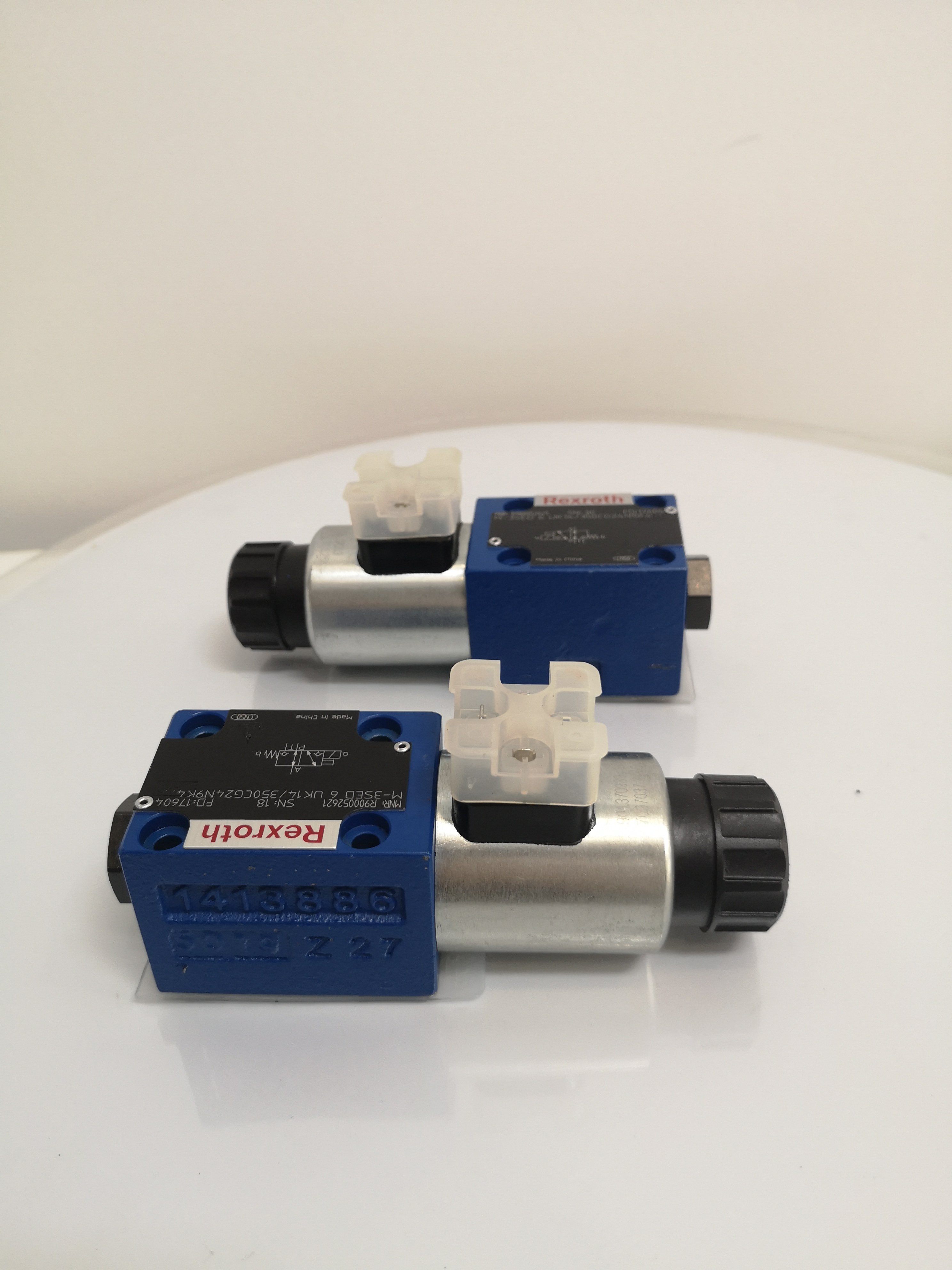 Solenoid valve hydraulic M-3SED6UK Hydraulic valve Hydraulic parts Metal parts