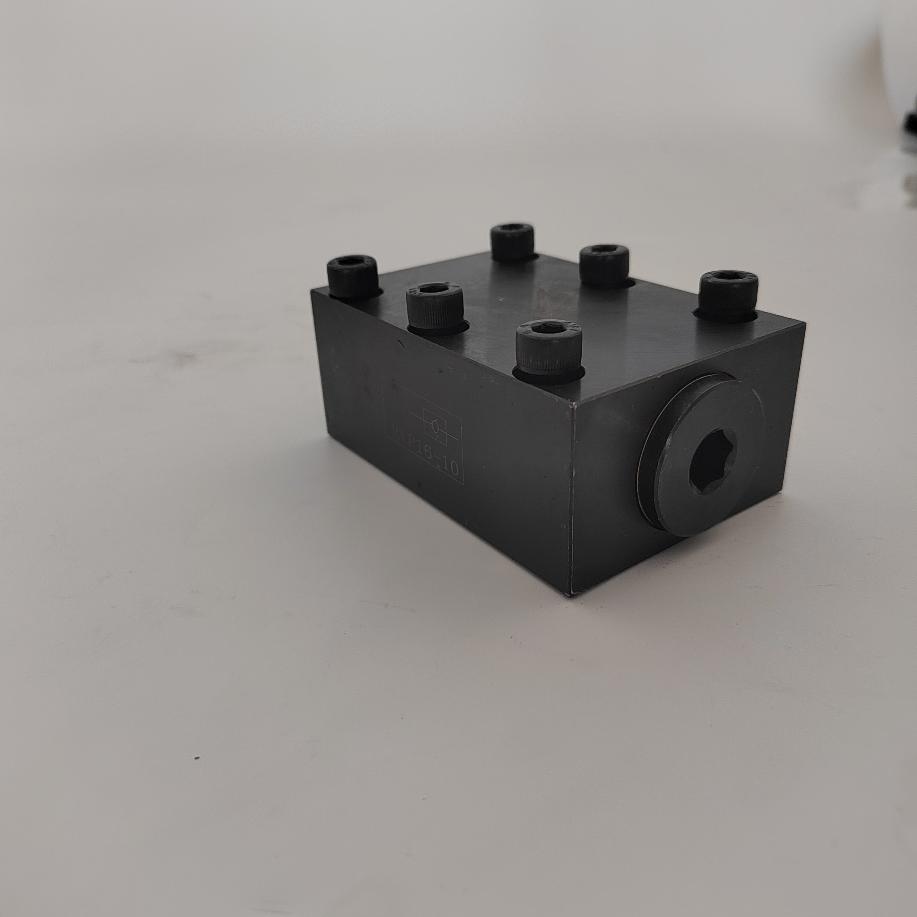 Solenoid Hydraulic Directional Control Valve New Condition Plate Check Valve RVP16