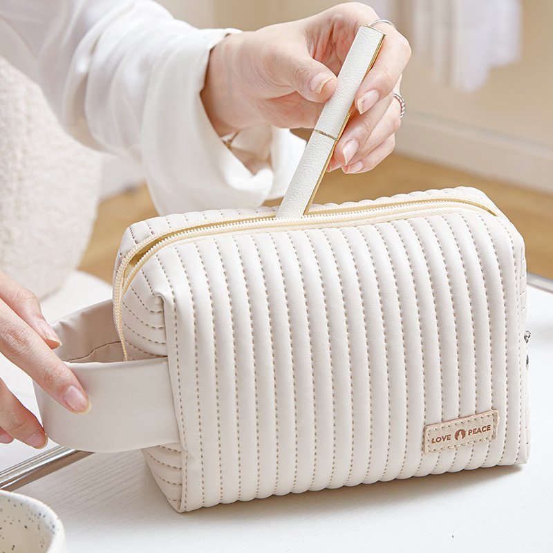 Custom Logo Pouch Travel Toiletry Cosmetic Storage Organizer Bag Cute Quilted Cosmetic Bag Large Capacity Makeup Bag Hot Selling