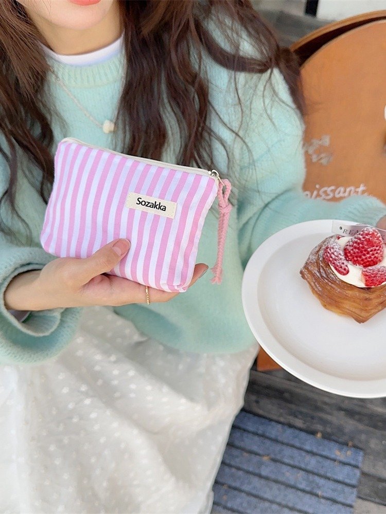 Fresh Striped Lipstick Red Air Cushion Storage Bag Cosmetic Bag Small Portable Debris Storage Bag Cosmetic Pouch Fashion Zipper