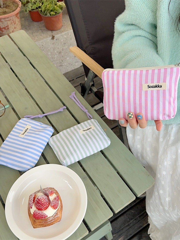 Fresh Striped Lipstick Red Air Cushion Storage Bag Cosmetic Bag Small Portable Debris Storage Bag Cosmetic Pouch Fashion Zipper