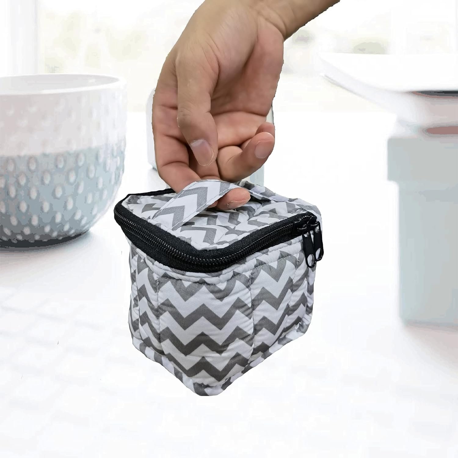 Factory Wholesale Anti Drop Portable Essential Oil Storage Box For Home Use Square Nail Polish Storage Bag