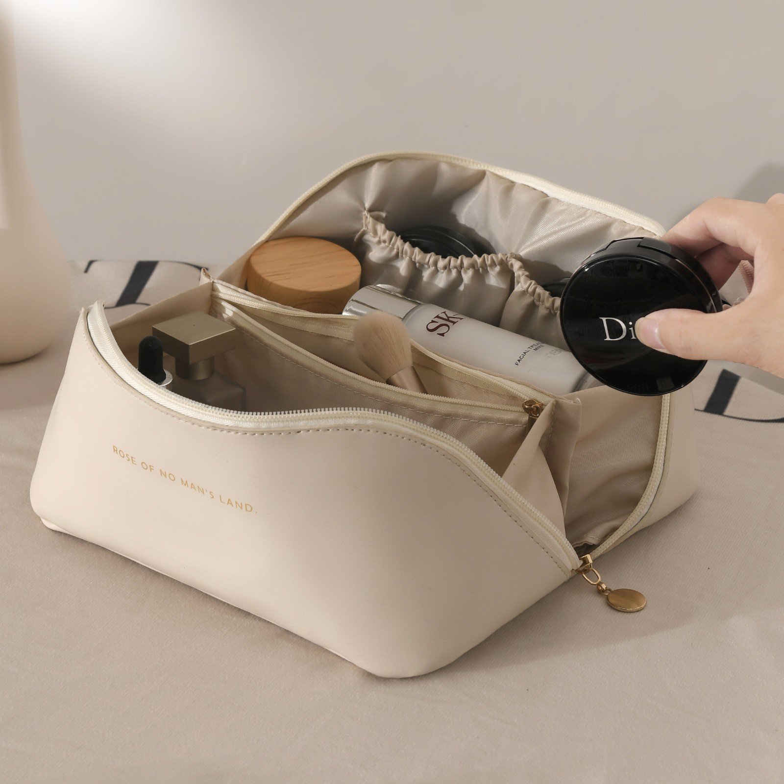 Custom PU Storage Makeup organ pillow Bag Organizer wholesale Large Capacity Waterproof Portable Travel Toiletry Bag for women