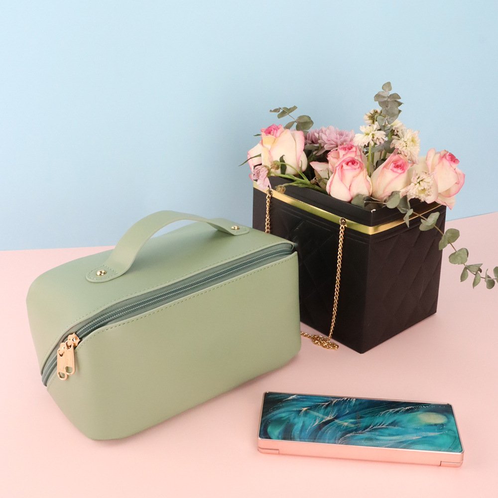 Factory customized cosmetic bag Women's large capacity waterproof portable advanced travel wash bag Cosmetics storage box
