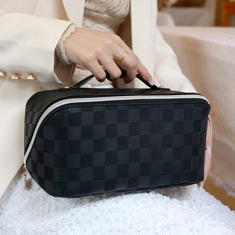 Wholesale PU luxury cosmetic makeup bag travel organ skincare pouch organizer