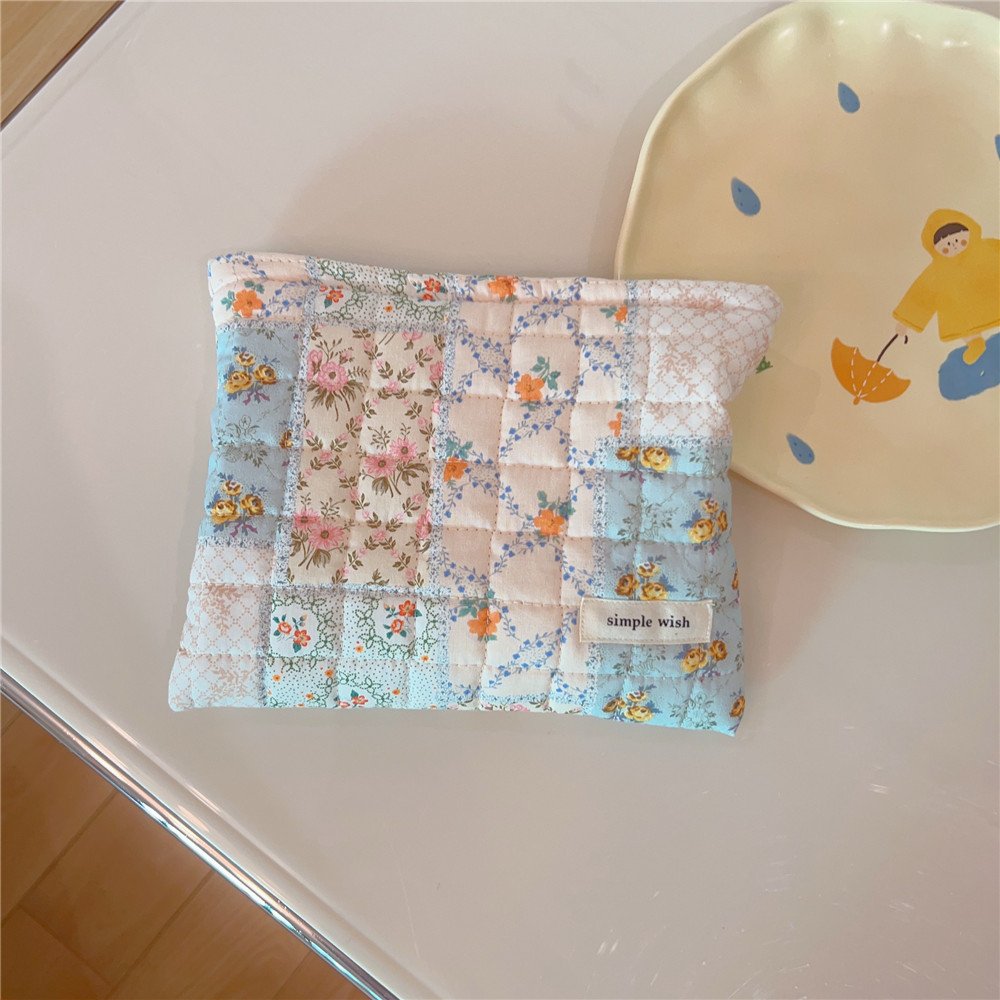 Quilted Flower Pattern Polyester Cotton Cosmetics Bag High Capacity Beauty Tools Pouch Light Portable Square Bag for Women