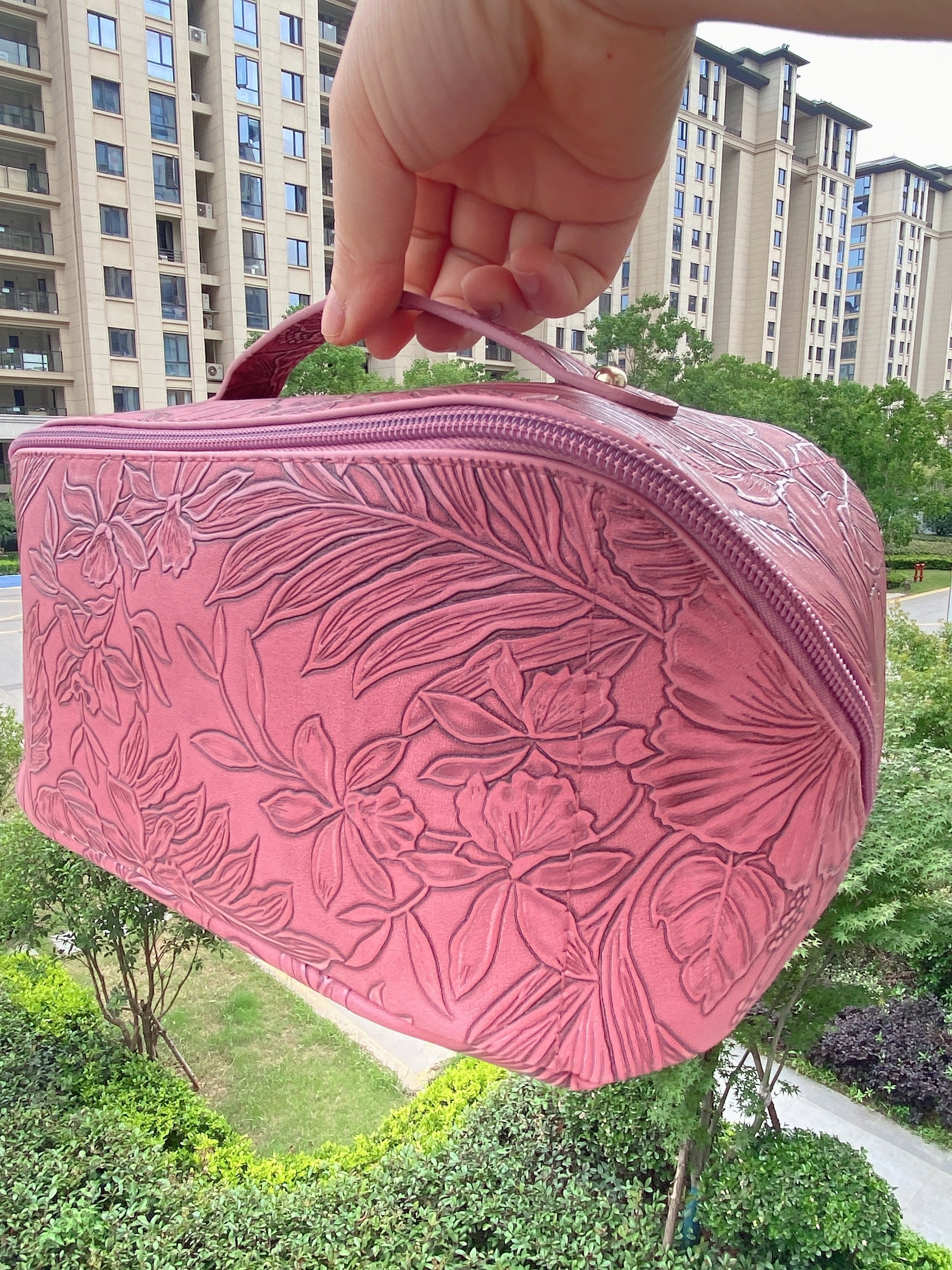 Large Capacity Vegan Leather Cosmetic Makeup Bag Everything Toiletry Bag with Compartment Storage Cosmetic Organizer for Women