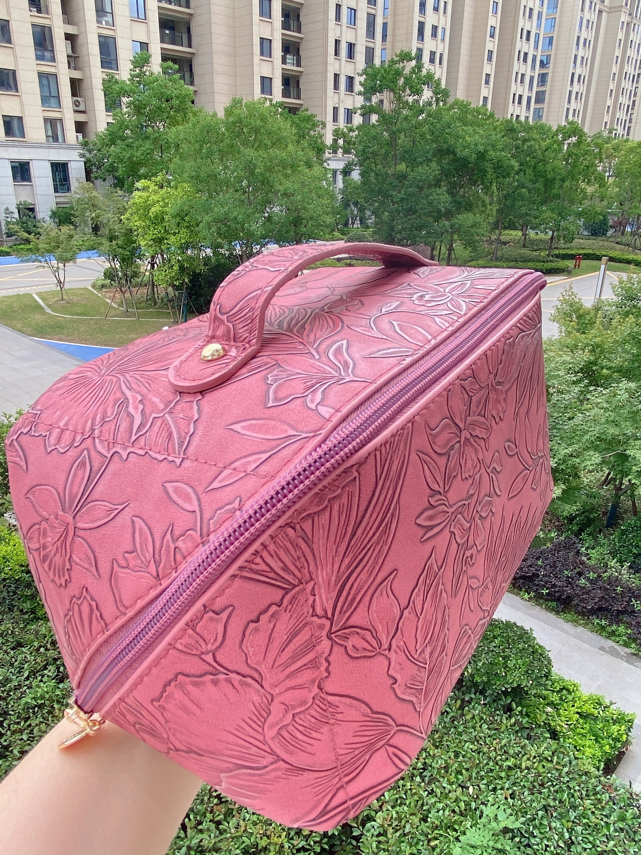 Large Capacity Vegan Leather Cosmetic Makeup Bag Everything Toiletry Bag with Compartment Storage Cosmetic Organizer for Women