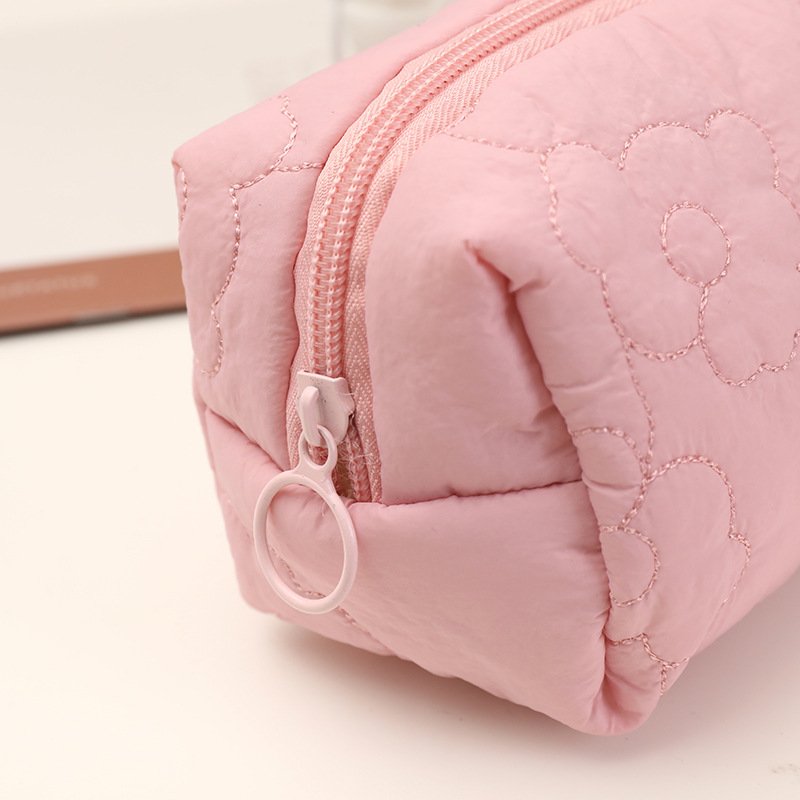 Flower Cosmetic Bag Travel Makeup Pouch Travel Toiletry Bag Organizer Cute Makeup Brushes Aesthetic Storage Bag for Women