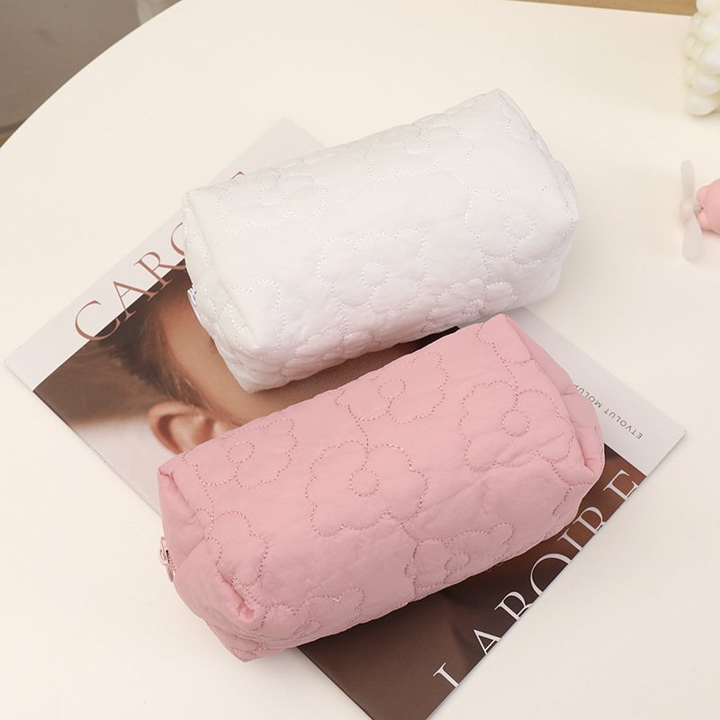 Flower Cosmetic Bag Travel Makeup Pouch Travel Toiletry Bag Organizer Cute Makeup Brushes Aesthetic Storage Bag for Women