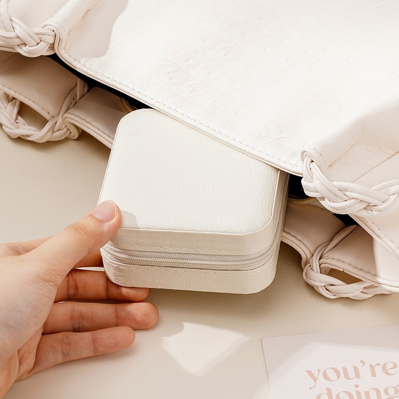 2023 New product PU portable high jewelry storage box Ring earrings necklace storage box Zipper flap travel trinket box