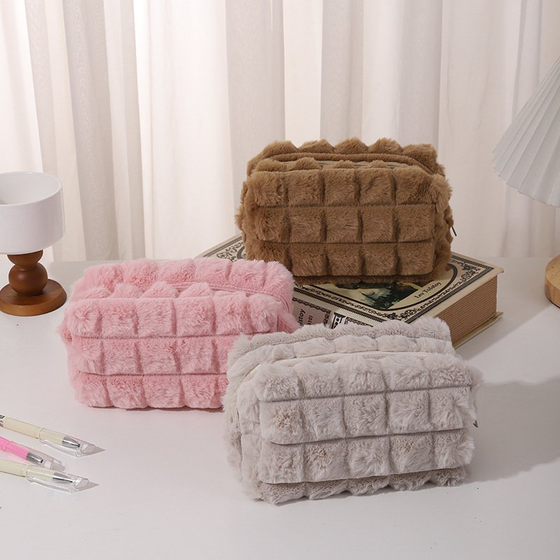 Wholesale Vintage Solid Color Soft Plush Cosmetic Pouch Fur Student Travel Portable Stationery Pencil Storage Quilted Handbag