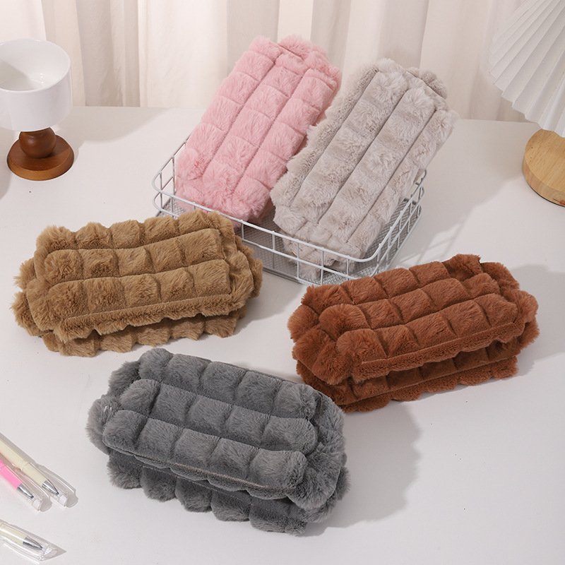 Wholesale Vintage Solid Color Soft Plush Cosmetic Pouch Fur Student Travel Portable Stationery Pencil Storage Quilted Handbag