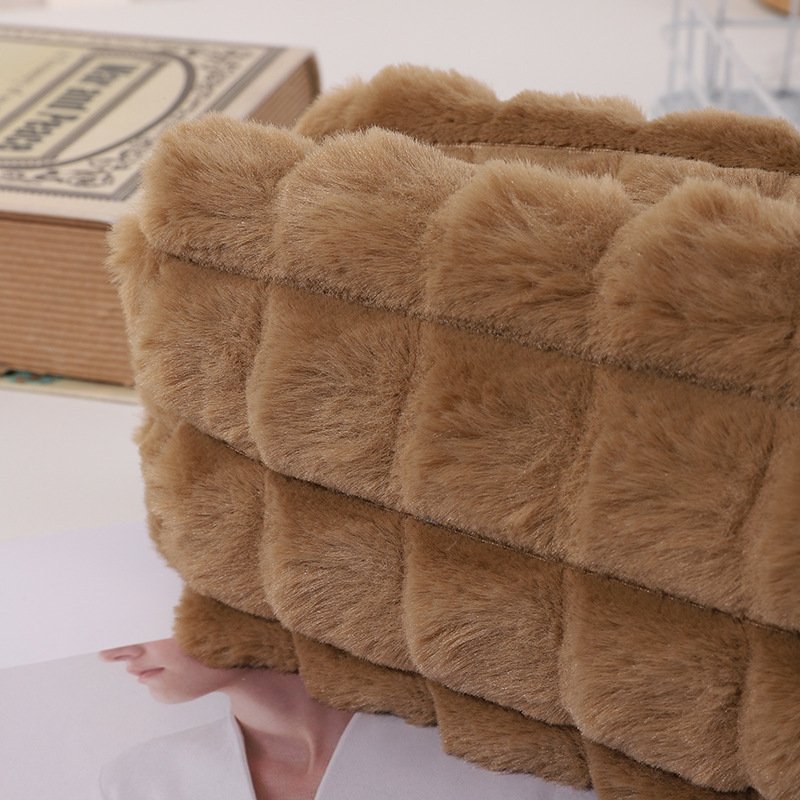 Wholesale Vintage Solid Color Soft Plush Cosmetic Pouch Fur Student Travel Portable Stationery Pencil Storage Quilted Handbag