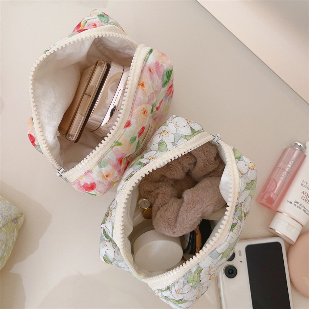Handmade Quilted Makeup Bag Zipper Toiletry Bag Custom Embroidered Cute Cosmetic Bag for Women