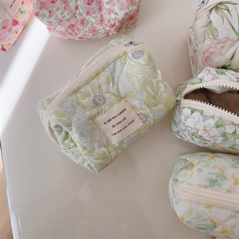 Handmade Quilted Makeup Bag Zipper Toiletry Bag Custom Embroidered Cute Cosmetic Bag for Women