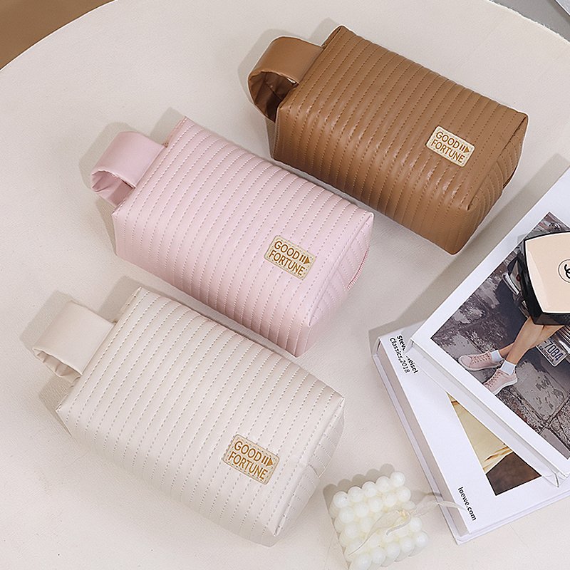 New Fashion PU Handheld Advanced Makeup Bag Cake Cosmetics Storage Bag Travel Cosmetics Storage and Organizing Bag