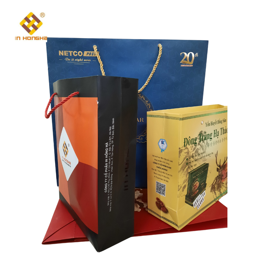Spacious and Organized Retail Bags with Ample Room and Compartments for Convenient Shopping