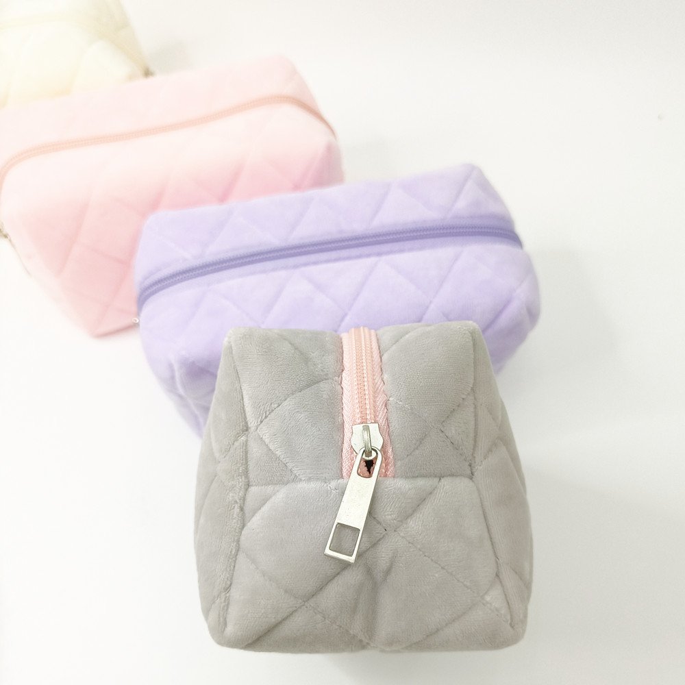 Custom Quality Luxury Beauty Zipper Travel Organizer Makeup Pouch Soft Velvet Make Up Cosmetic Bags Pillow Cloud Pencil Cases