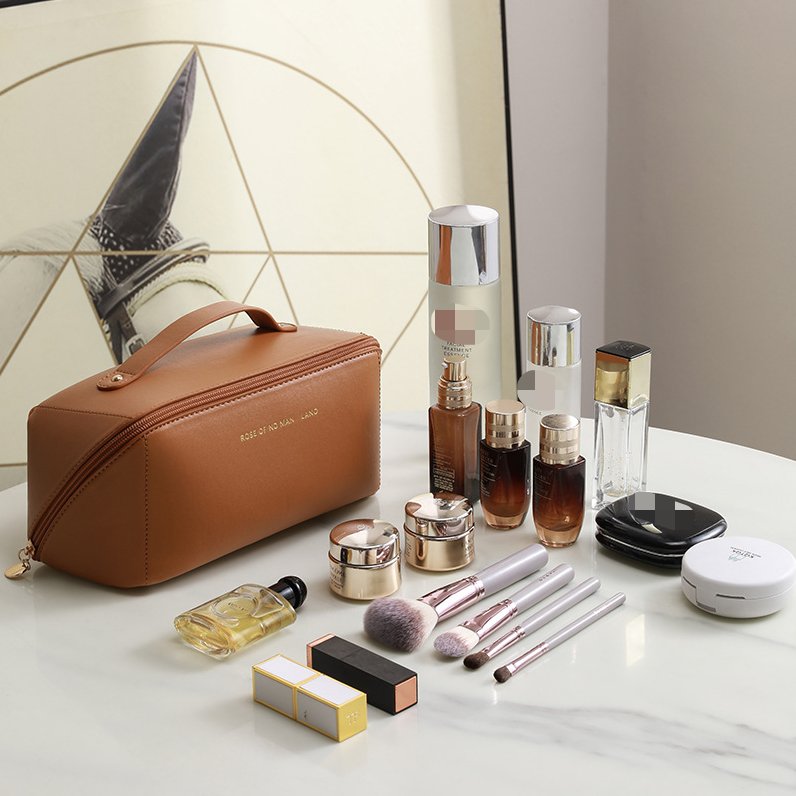 New Fashion Organ Pillow Multifunction Large Capacity Travel Waterproof Pu Leather Makeup Organizer Bag with Dividers and Handle