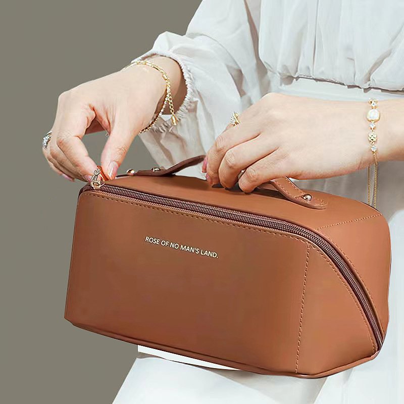 New Fashion Organ Pillow Multifunction Large Capacity Travel Waterproof Pu Leather Makeup Organizer Bag with Dividers and Handle