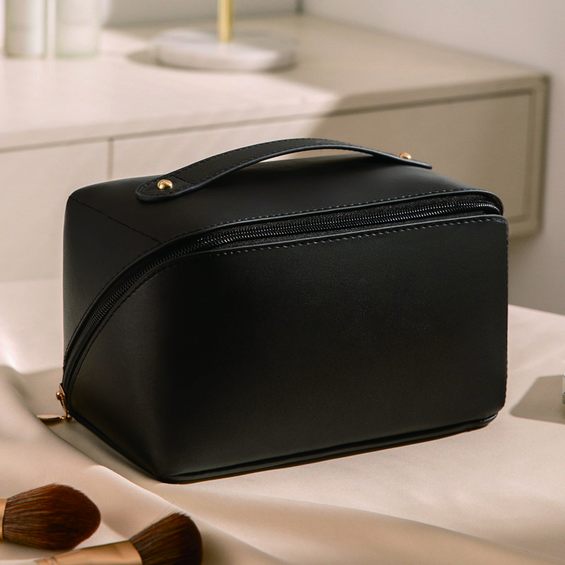 Convenient Large Capacity Fashion Style Lady Makeup Travel Bag PU Cosmetic Bag