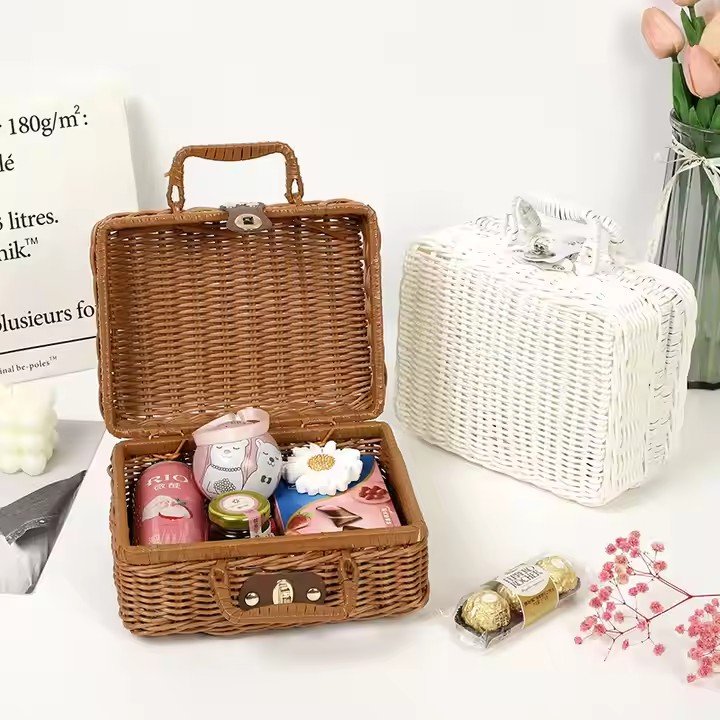 Wholesale High Quality Rattan Storage Boxes Hand Woven Rattan Camping Outdoor Picnic Basket Vintage Gift Box