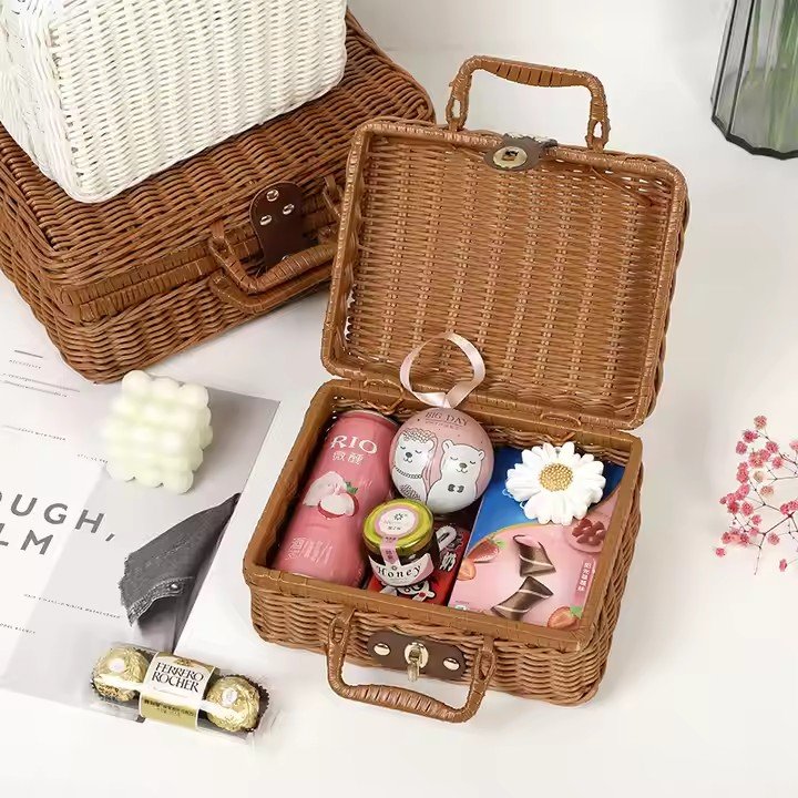 Wholesale High Quality Rattan Storage Boxes Hand Woven Rattan Camping Outdoor Picnic Basket Vintage Gift Box