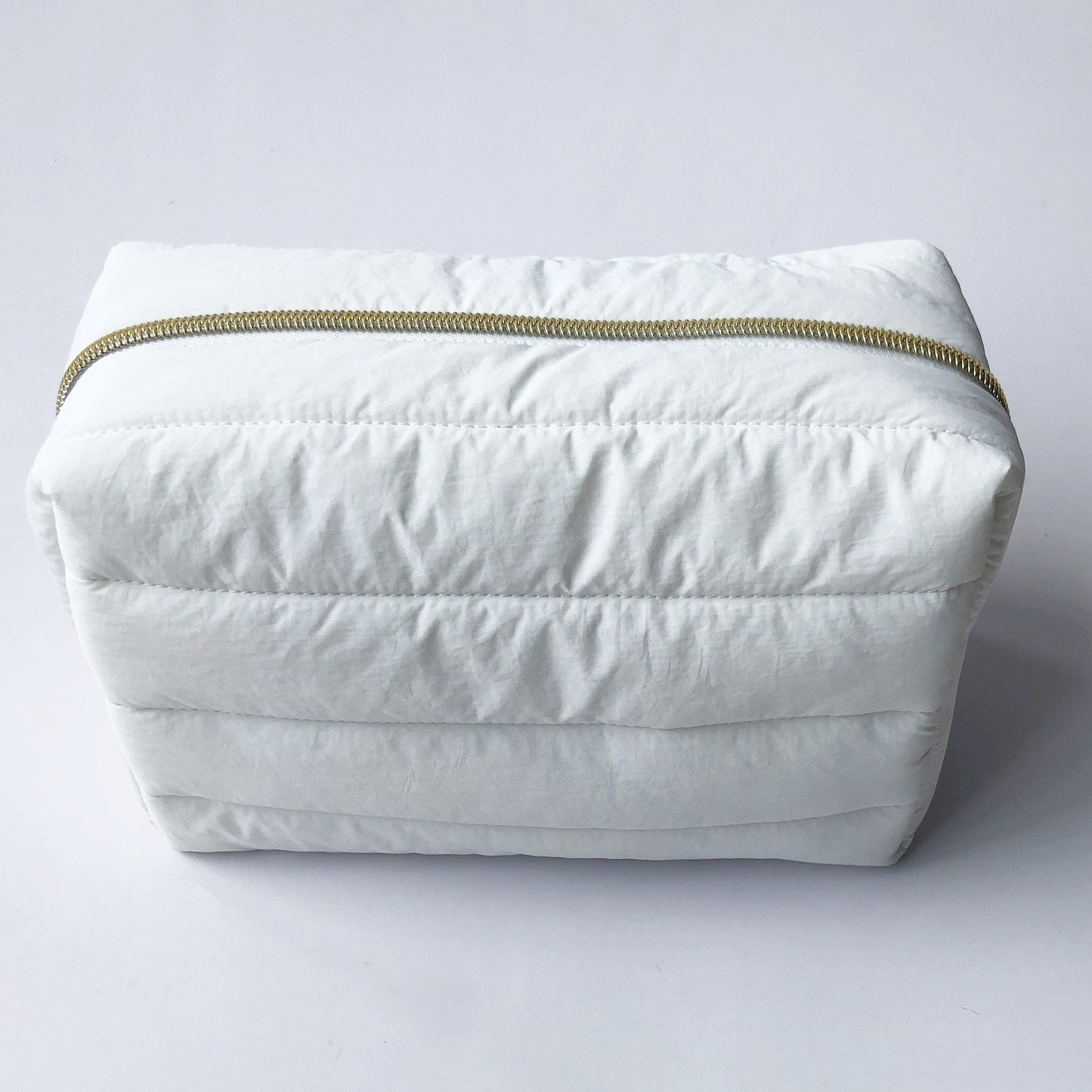 2024 New Arrival Waterproof Makeup Bag Quilted Puffer Polyester Nylon Cosmetic Pouch Large Capacity Portable Padded Storage Bag
