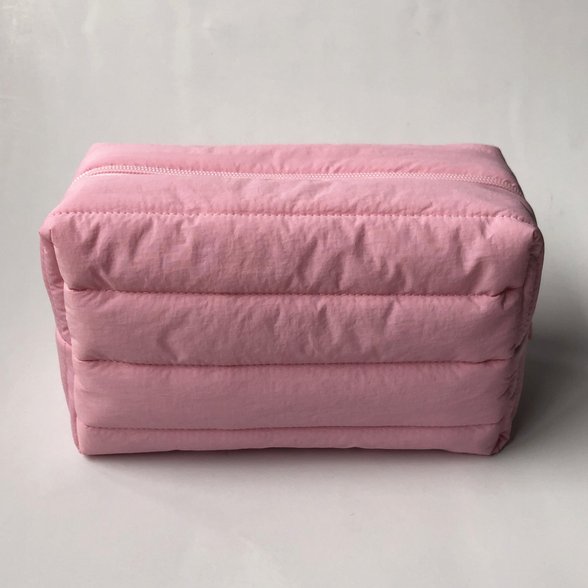 2024 New Arrival Waterproof Makeup Bag Quilted Puffer Polyester Nylon Cosmetic Pouch Large Capacity Portable Padded Storage Bag