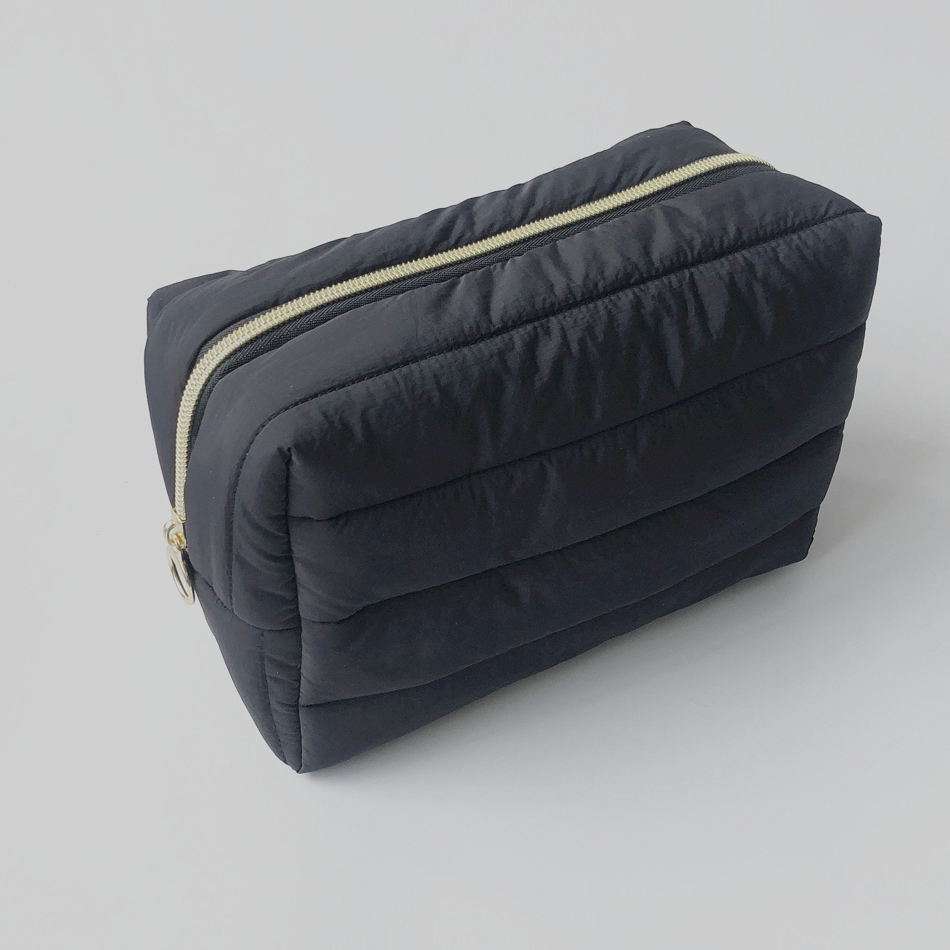 2024 New Arrival Waterproof Makeup Bag Quilted Puffer Polyester Nylon Cosmetic Pouch Large Capacity Portable Padded Storage Bag