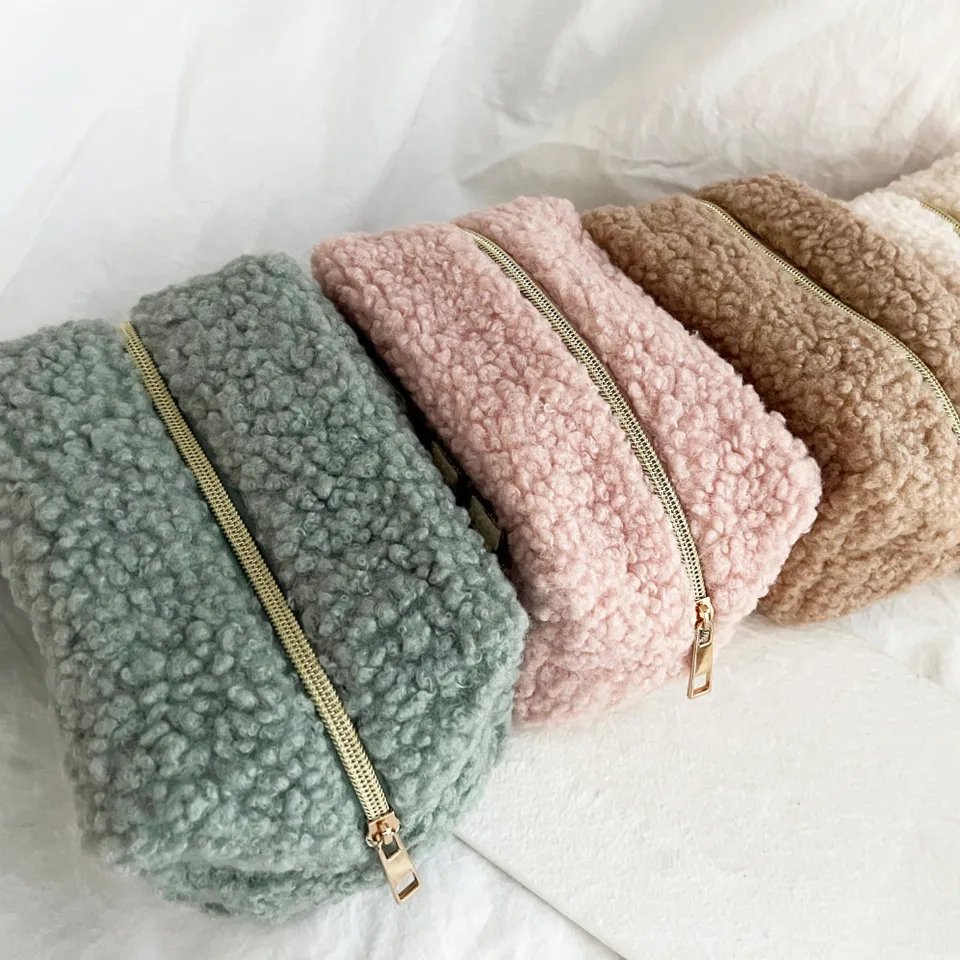 Custom Cute Plush Bear Girls Cosmetic Pouch Organize Travel Makeup Bag Winter Terry Cloth Cosmetic Bags Pouch
