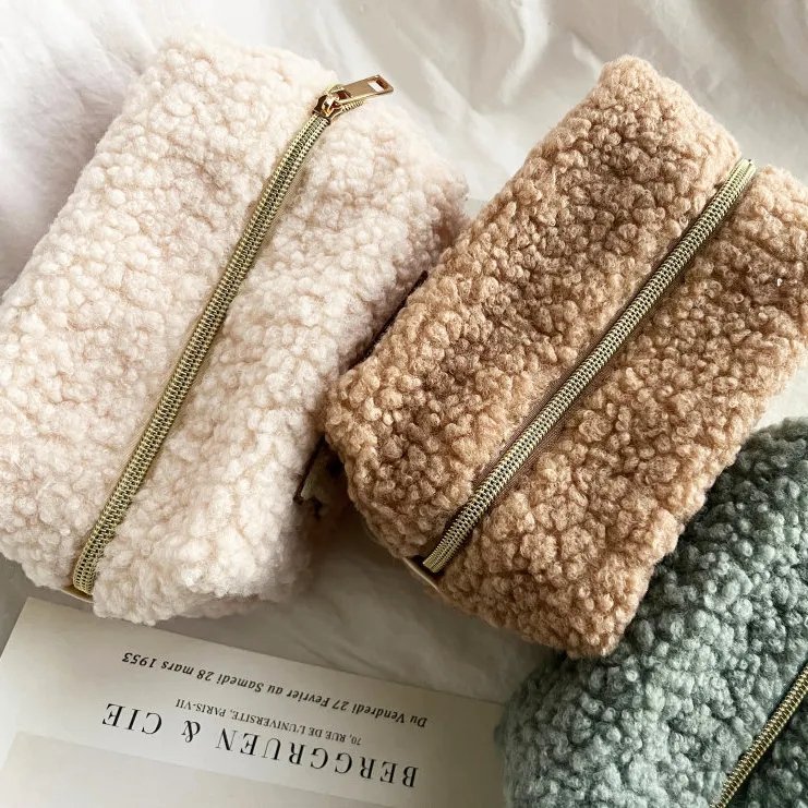 Custom Cute Plush Bear Girls Cosmetic Pouch Organize Travel Makeup Bag Winter Terry Cloth Cosmetic Bags Pouch